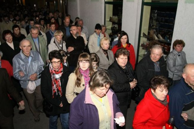 Idąc wspominali Jana Pawła II (zdjęcia)