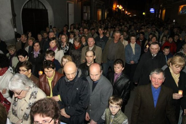 Idąc wspominali Jana Pawła II (zdjęcia)