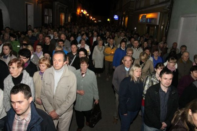 Idąc wspominali Jana Pawła II (zdjęcia)