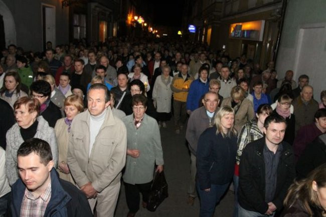 Idąc wspominali Jana Pawła II (zdjęcia)