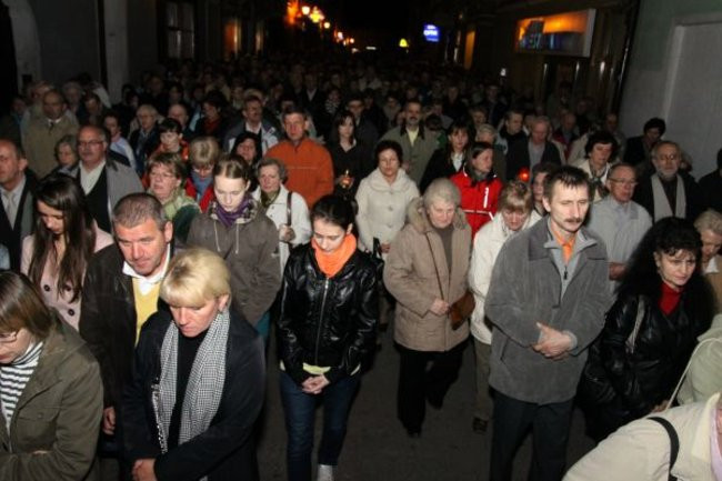 Idąc wspominali Jana Pawła II (zdjęcia)