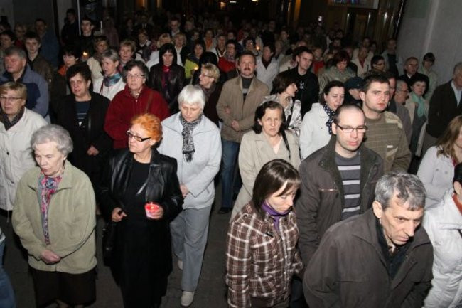 Idąc wspominali Jana Pawła II (zdjęcia)