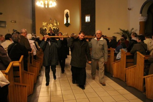 Idąc wspominali Jana Pawła II (zdjęcia)