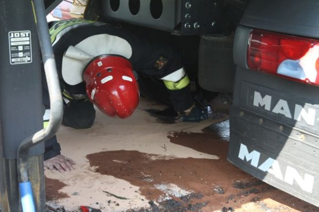 Z tira wyciekł olej  (zdjęcia)