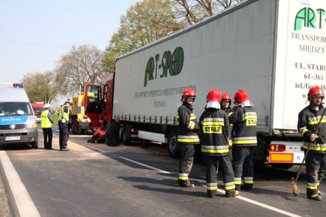 Z tira wyciekł olej  (zdjęcia)