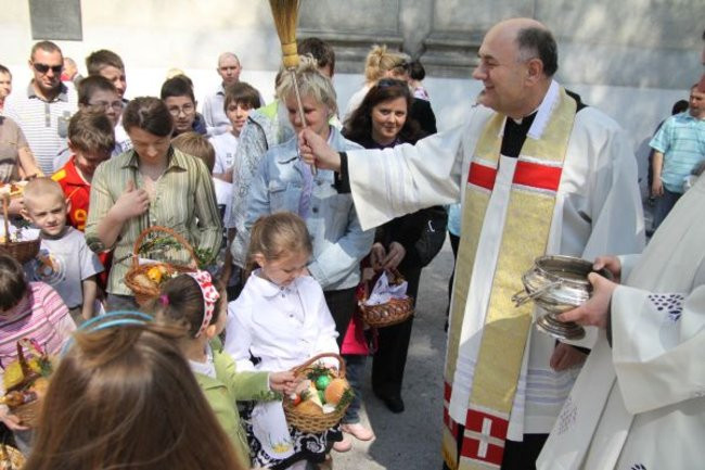 Wielka Sobota - święcimy potrawy na wielkanocy stół (zdjęcia)