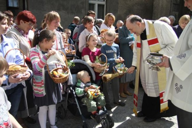 Wielka Sobota - święcimy potrawy na wielkanocy stół (zdjęcia)