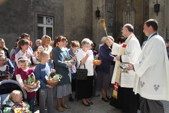Wielka Sobota - święcimy potrawy na wielkanocy stół (zdjęcia)