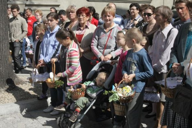 Wielka Sobota - święcimy potrawy na wielkanocy stół (zdjęcia)