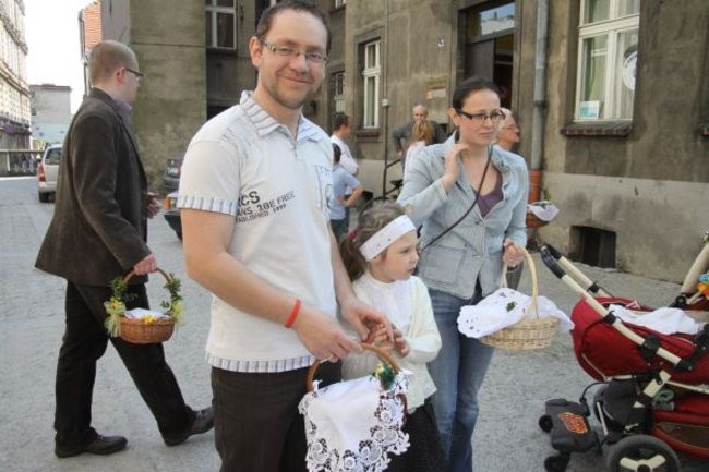 Wielka Sobota - święcimy potrawy na wielkanocy stół (zdjęcia)