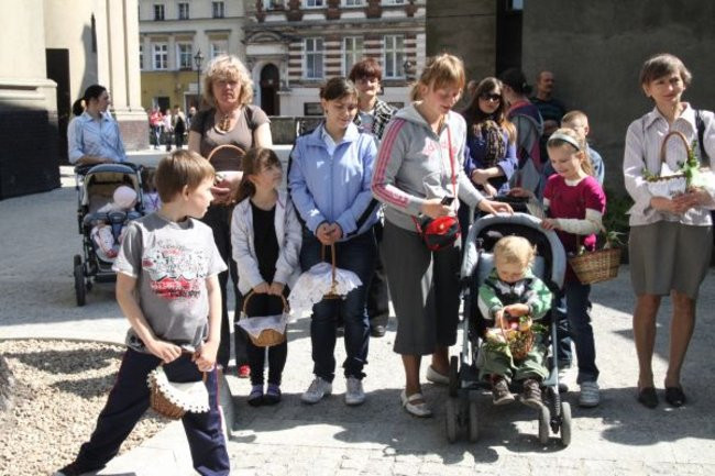 Wielka Sobota - święcimy potrawy na wielkanocy stół (zdjęcia)