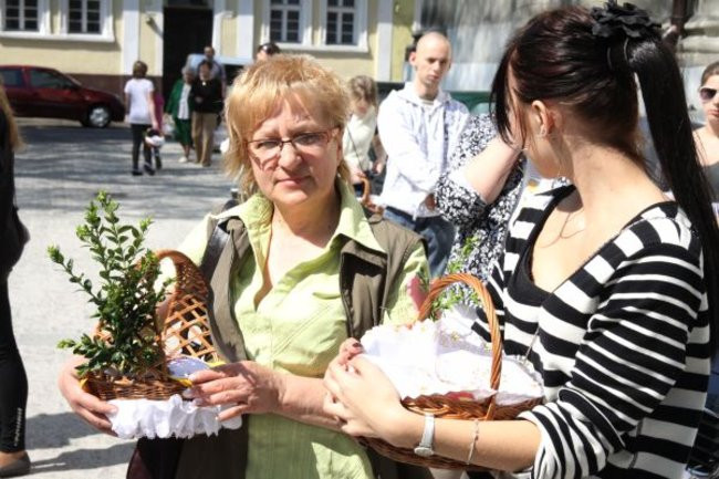 Wielka Sobota - święcimy potrawy na wielkanocy stół (zdjęcia)
