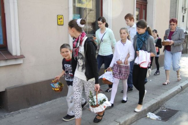 Wielka Sobota - święcimy potrawy na wielkanocy stół (zdjęcia)