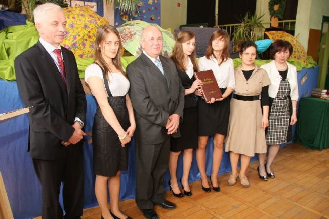 Pożegnanie trzecioklasistów w LO nr 4 (zdjęcia)