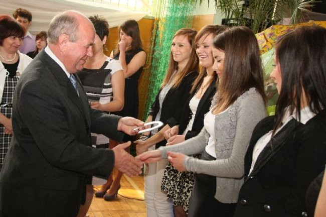 Pożegnanie trzecioklasistów w LO nr 4 (zdjęcia)