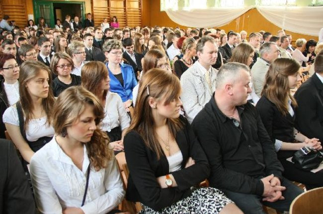 Pożegnanie trzecioklasistów w LO nr 4 (zdjęcia)