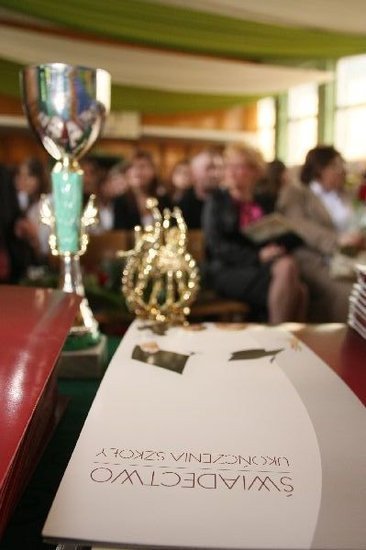 Pożegnanie trzecioklasistów w LO nr 4 (zdjęcia)