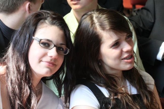 Absolwenci opuszczają mury III LO (zdjęcia)