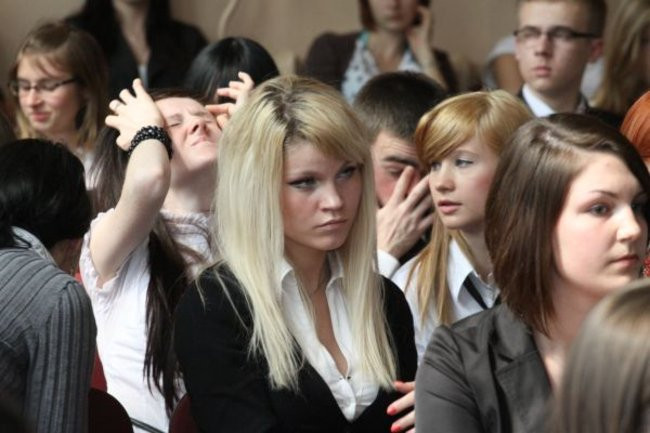 Absolwenci opuszczają mury III LO (zdjęcia)