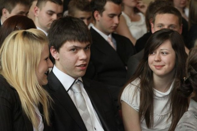 Absolwenci opuszczają mury III LO (zdjęcia)