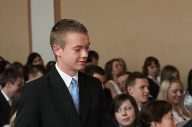 Absolwenci opuszczają mury III LO (zdjęcia)