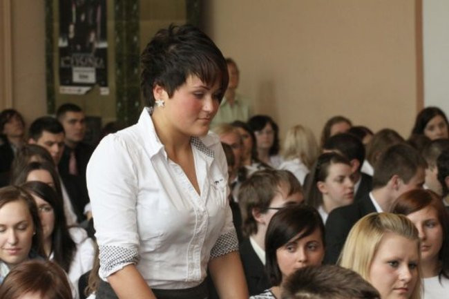 Absolwenci opuszczają mury III LO (zdjęcia)