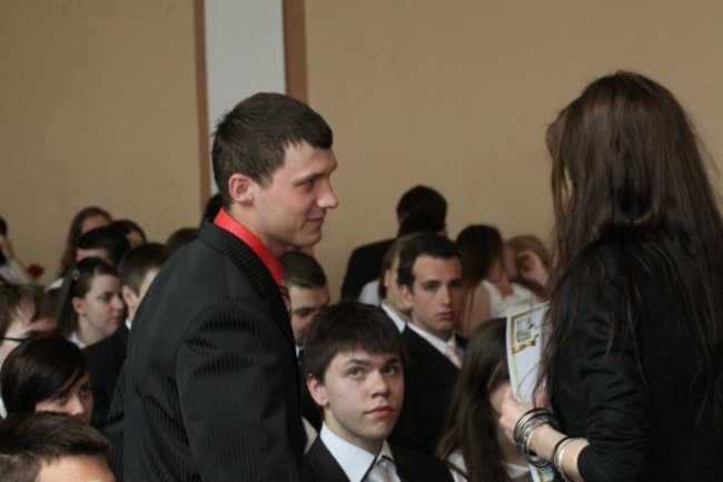 Absolwenci opuszczają mury III LO (zdjęcia)