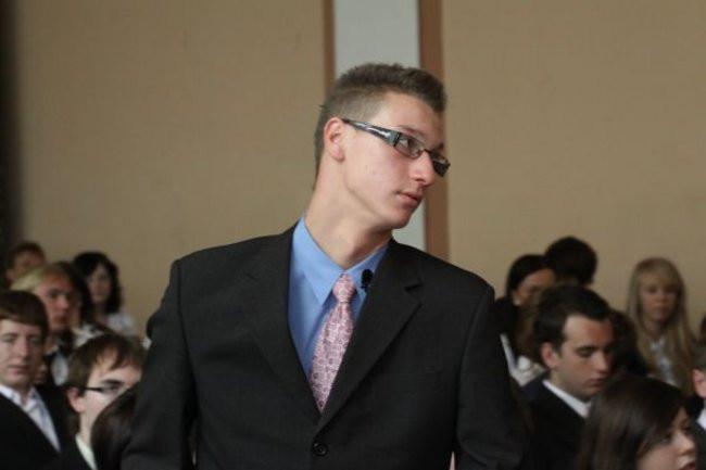 Absolwenci opuszczają mury III LO (zdjęcia)