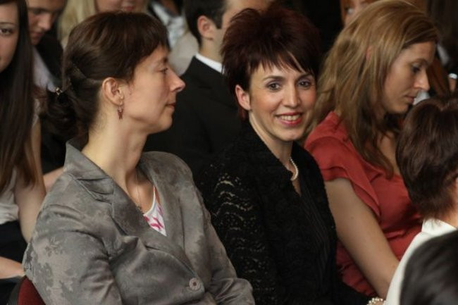 Absolwenci opuszczają mury III LO (zdjęcia)