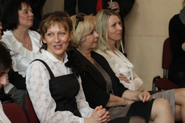 Absolwenci opuszczają mury III LO (zdjęcia)