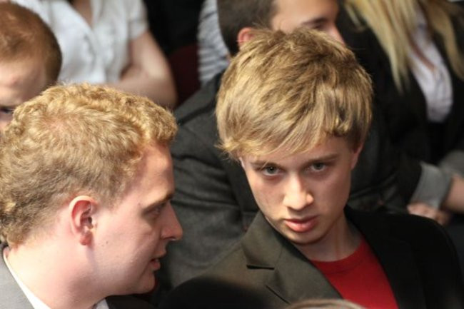 Absolwenci opuszczają mury III LO (zdjęcia)