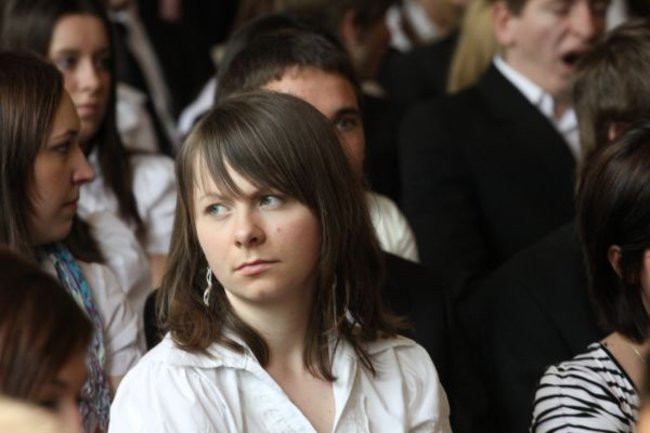 Absolwenci opuszczają mury III LO (zdjęcia)