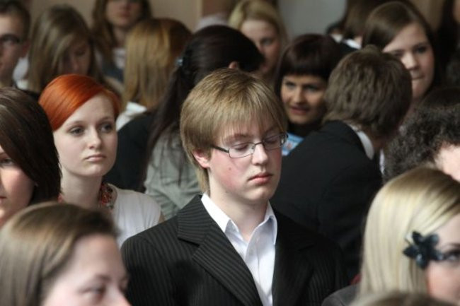 Absolwenci opuszczają mury III LO (zdjęcia)