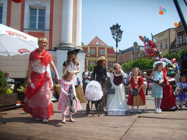 Bruk Starówki wyszlifowany (zdjęcia)