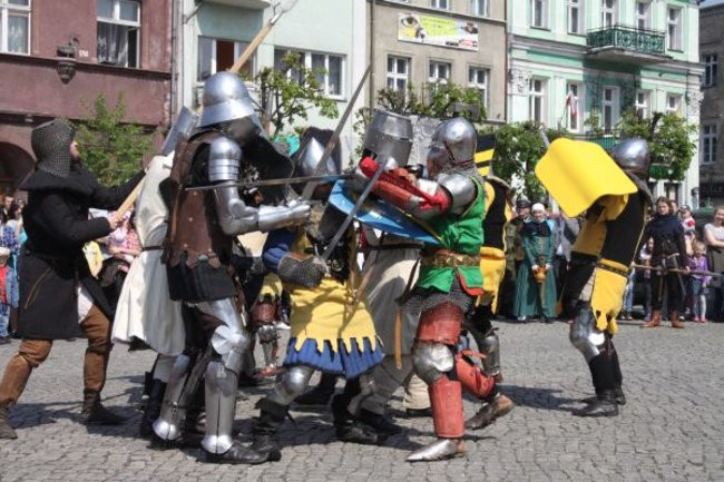 Bruk Starówki wyszlifowany (zdjęcia)