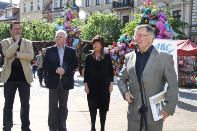 Bruk Starówki wyszlifowany (zdjęcia)