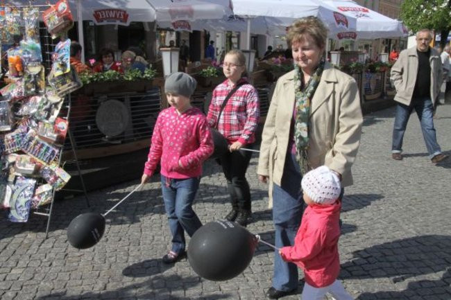 Bruk Starówki wyszlifowany (zdjęcia)