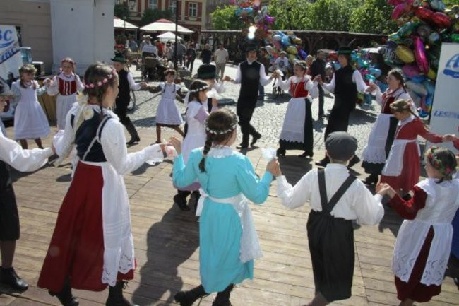 Bruk Starówki wyszlifowany (zdjęcia)