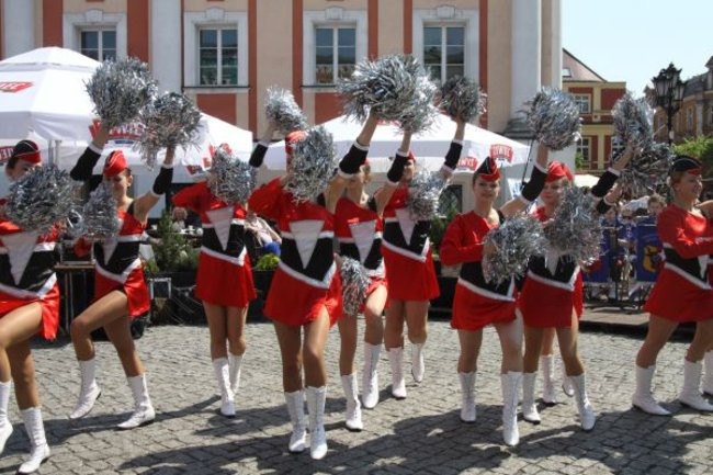 Bruk Starówki wyszlifowany (zdjęcia)