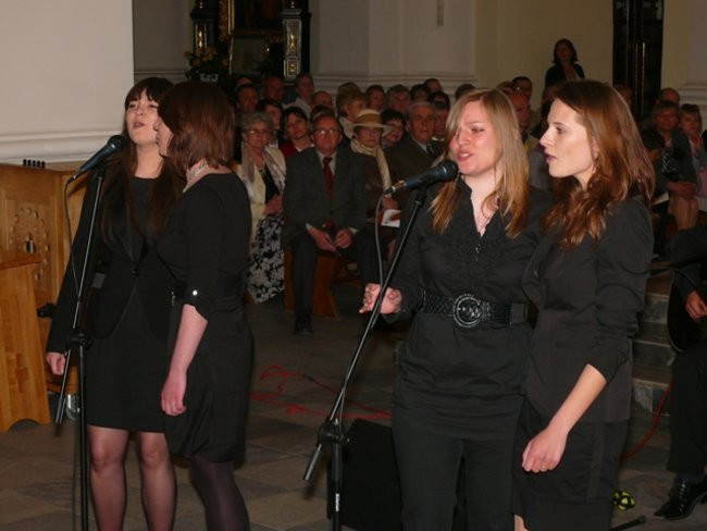 Koncert beatyfikacyjny w farze (zdjęcia)