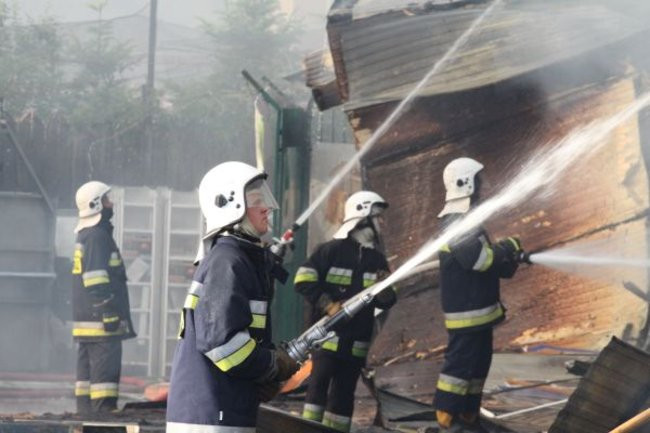 Spłonął supermarket Nomi w Lesznie (zdjęcia)