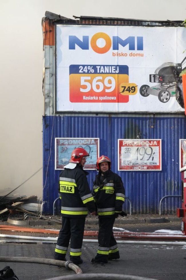 Spłonął supermarket Nomi w Lesznie (zdjęcia)