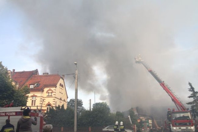 Spłonął supermarket Nomi w Lesznie (zdjęcia)