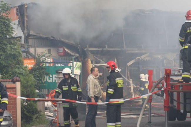 Spłonął supermarket Nomi w Lesznie (zdjęcia)