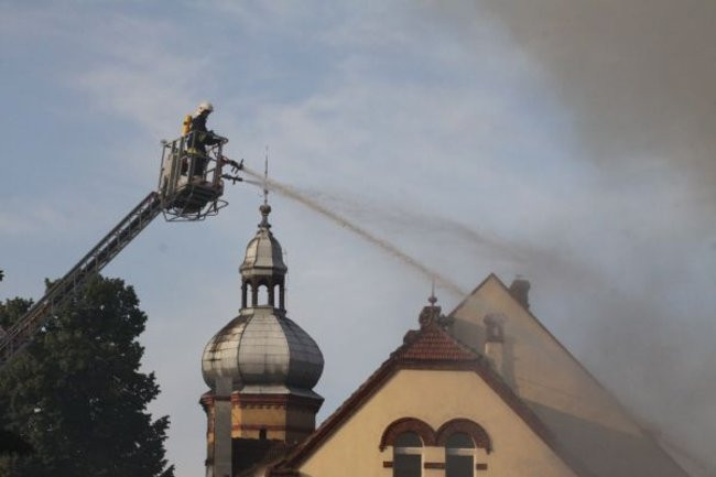 Spłonął supermarket Nomi w Lesznie (zdjęcia)