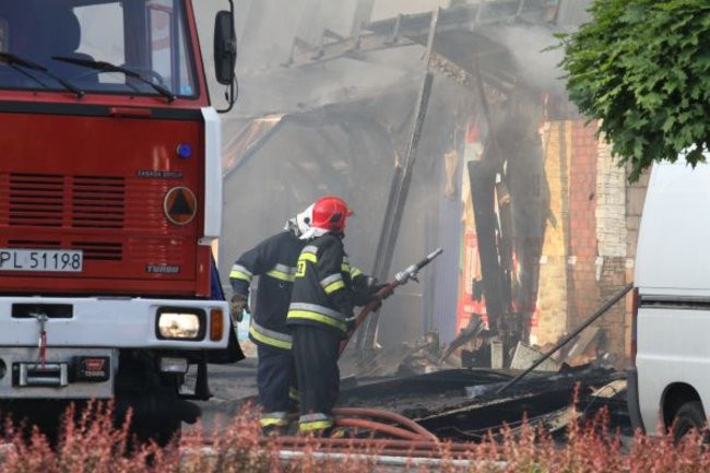 Spłonął supermarket Nomi w Lesznie (zdjęcia)
