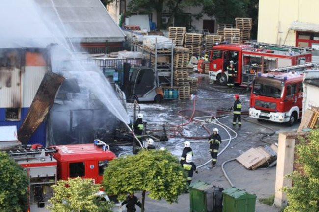 Spłonął supermarket Nomi w Lesznie (zdjęcia)