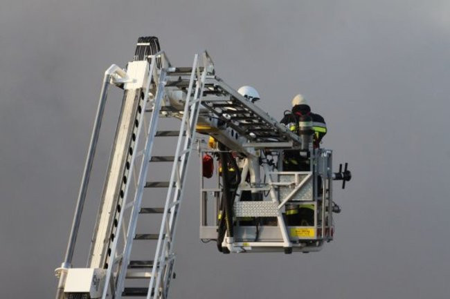 Spłonął supermarket Nomi w Lesznie (zdjęcia)