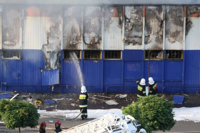 Spłonął supermarket Nomi w Lesznie (zdjęcia)