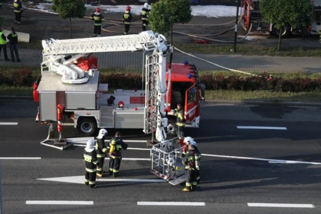 Spłonął supermarket Nomi w Lesznie (zdjęcia)